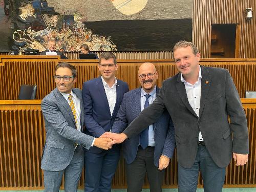 L’assessore regionale al Patrimonio, Sebastiano Callari, con l'assessore ad Agricoltura e Foreste del Land Carinzia, Martin Gruber, il sindaco del Comune di Feistritz an der Gail, Dieter Mörtl, e il vicepresidente del Consiglio regionale, Stefano Mazzolini.